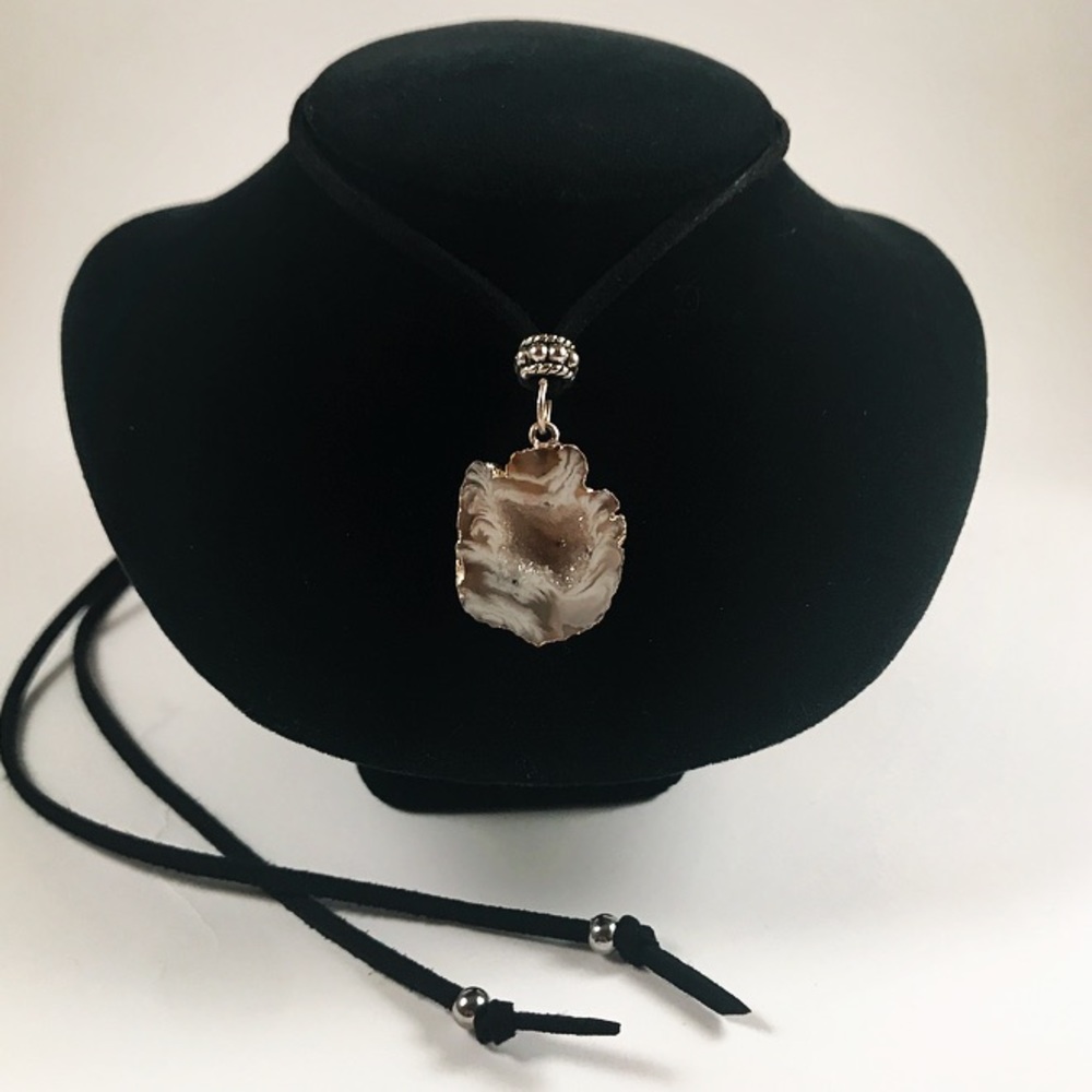 SALE !!druzy agate geode gemstone leather necklace - Picture 4 of 8
