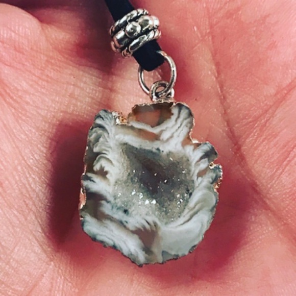 Jewelry - SALE !!druzy agate geode gemstone leather necklace