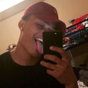 Meet your Posher, Larry