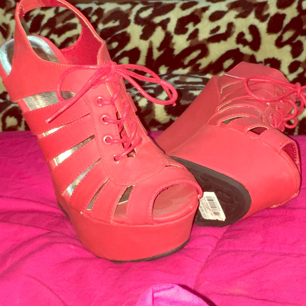 💗💗💗BRAND NEW LACE UP WEDGES 💗💗💗