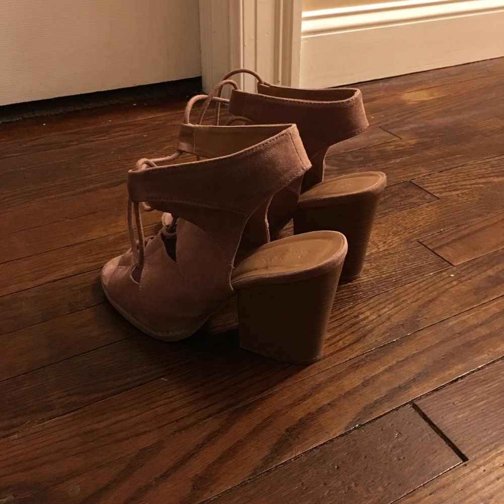 Heels - Picture 2 of 3