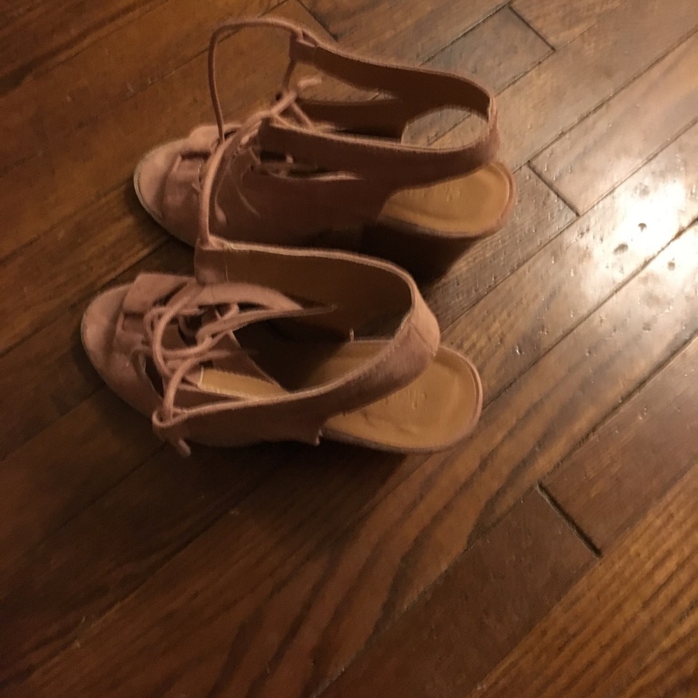 Heels - Picture 3 of 3