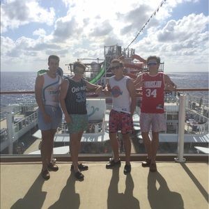 Meet your Posher, Max