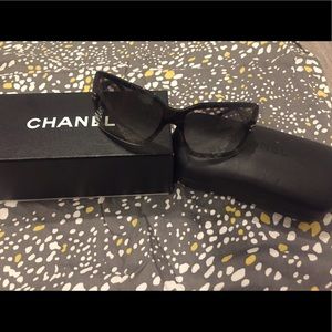 Used Chanel sunglasses 100% authentic