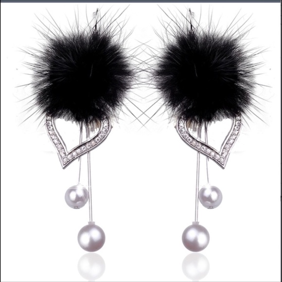 Boutique Jewelry - Heart Pendant Earrings