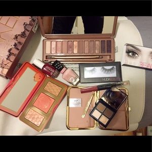 Bundle of make up. At cheap price👍🏼