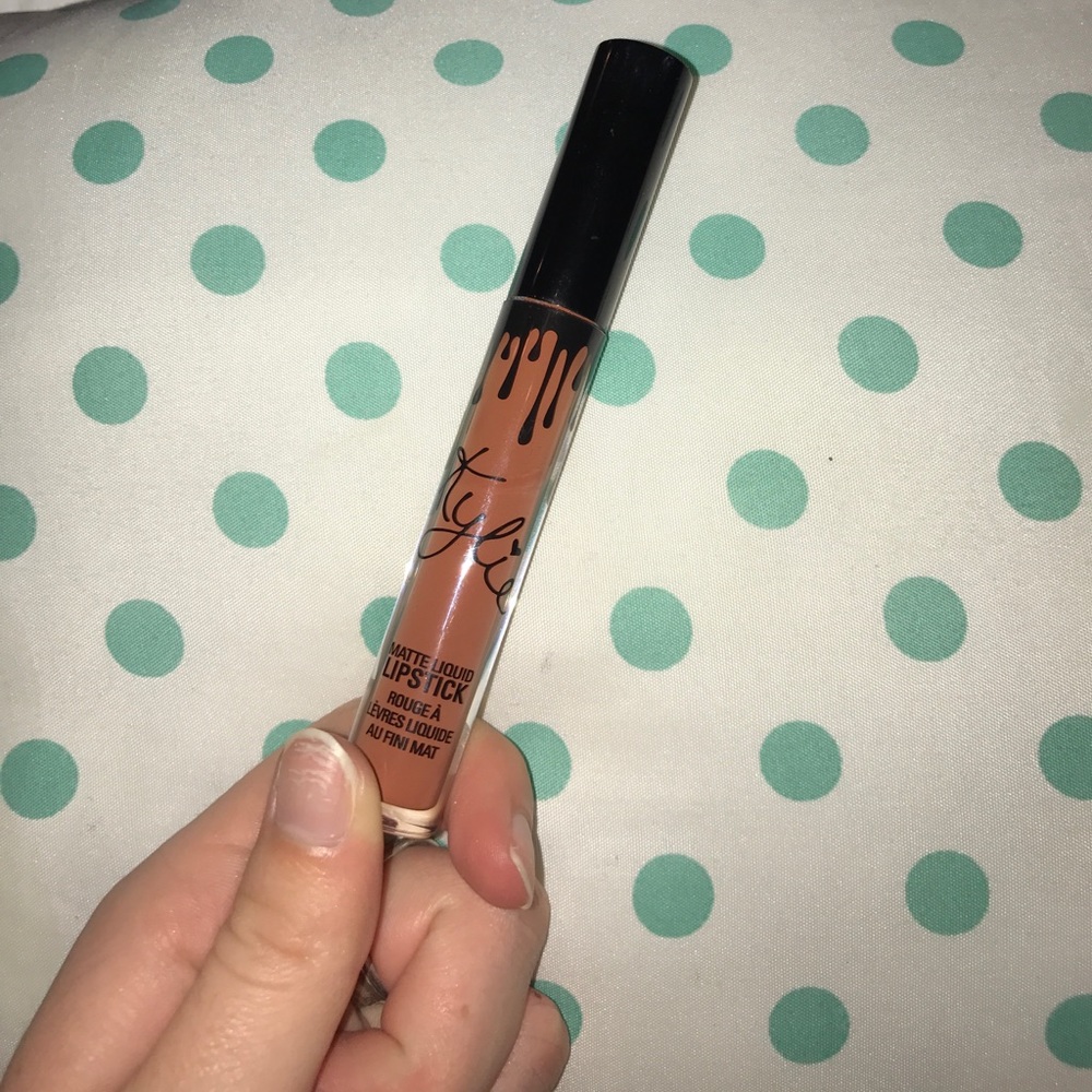 Kylie matte lipstick in ginger