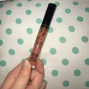 Kylie matte lipstick in ginger