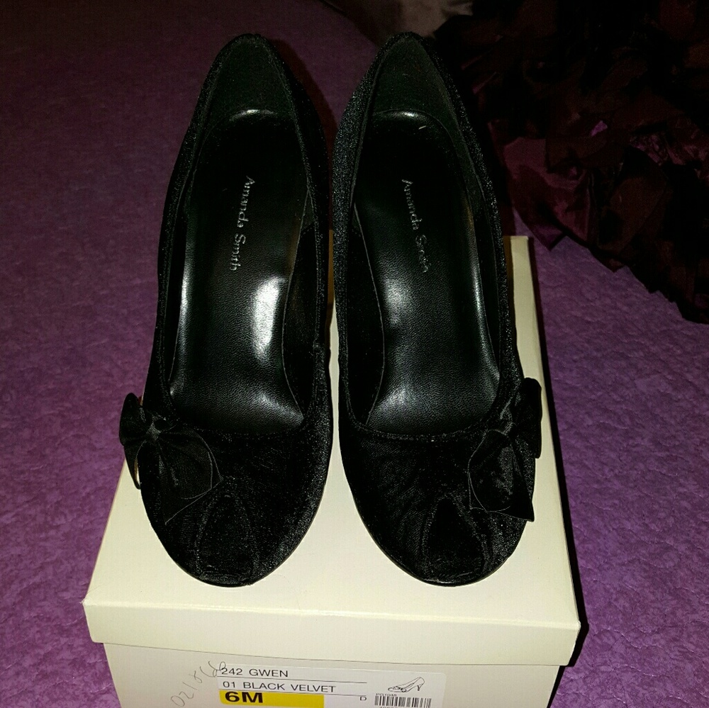 Amanda Smith Black Faux Velvet heels
