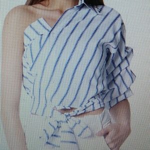 One puffed sleeved wrapped top classy