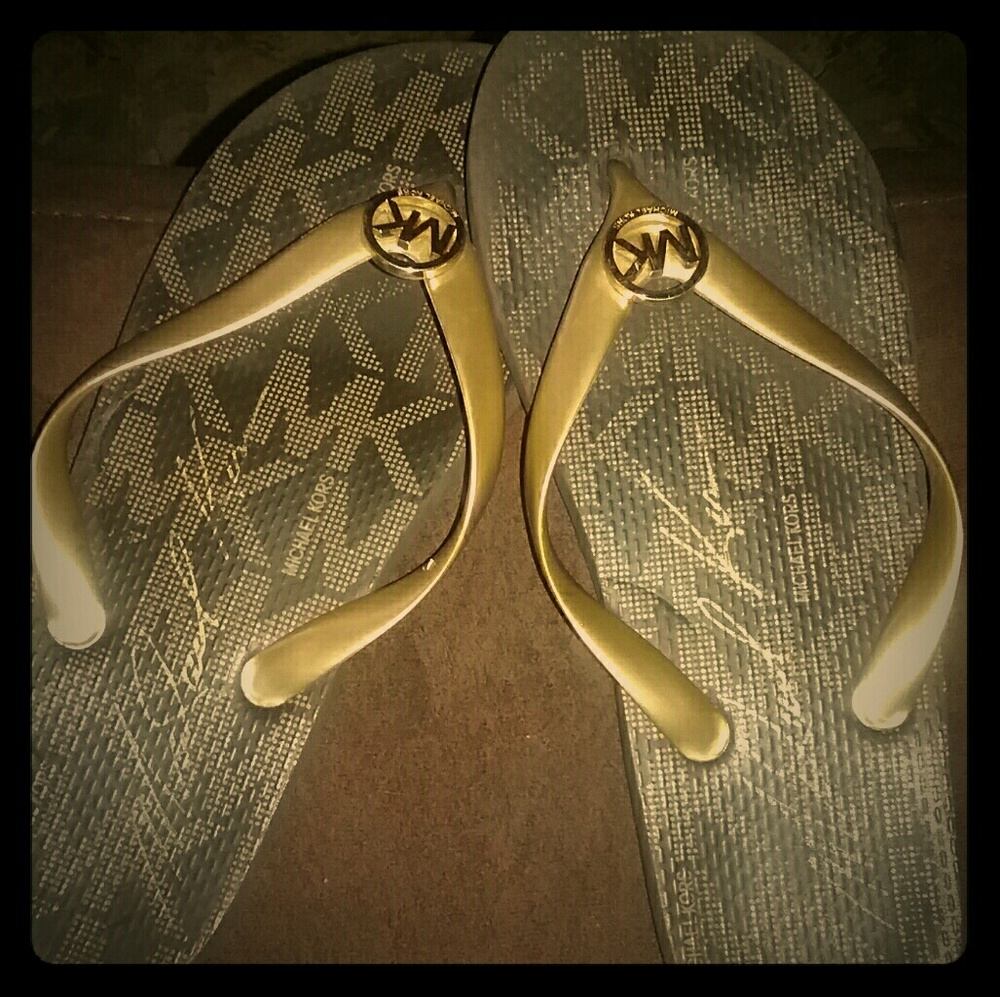 Authentic Michael Kors flip flops Size 9