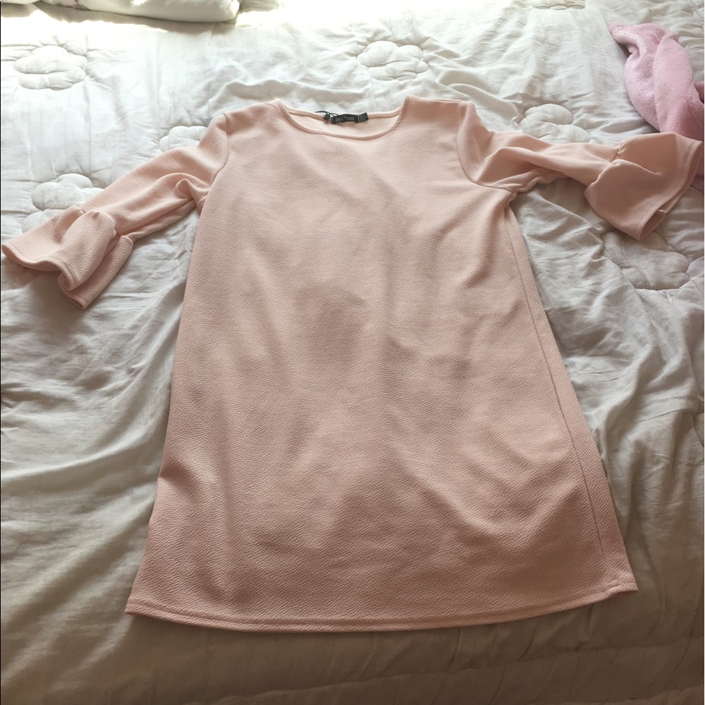 ❗️NWT! Ruffled sleeve shift dress