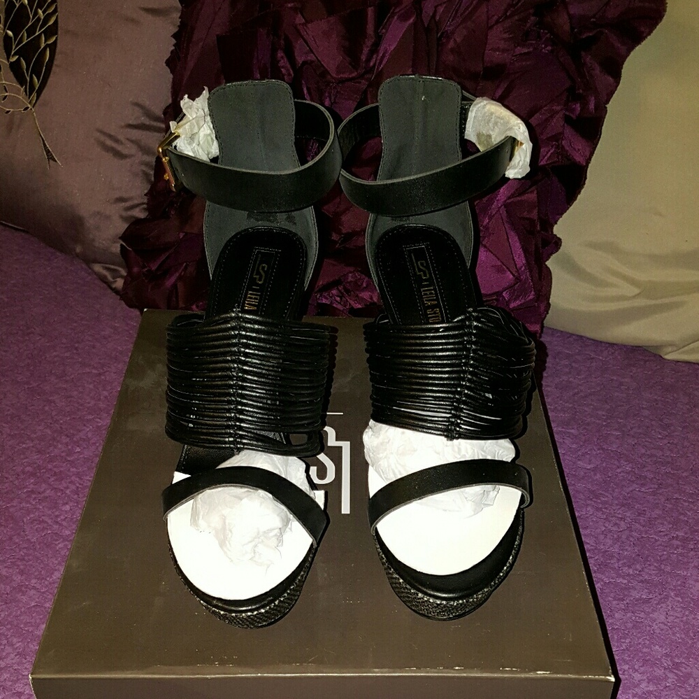 Leila Stone *shoe dazzle* wedge heels