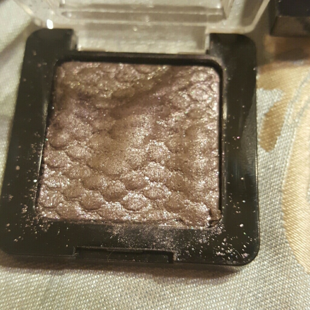Assorted Eyeshadow bundle - Picture 3 of 5