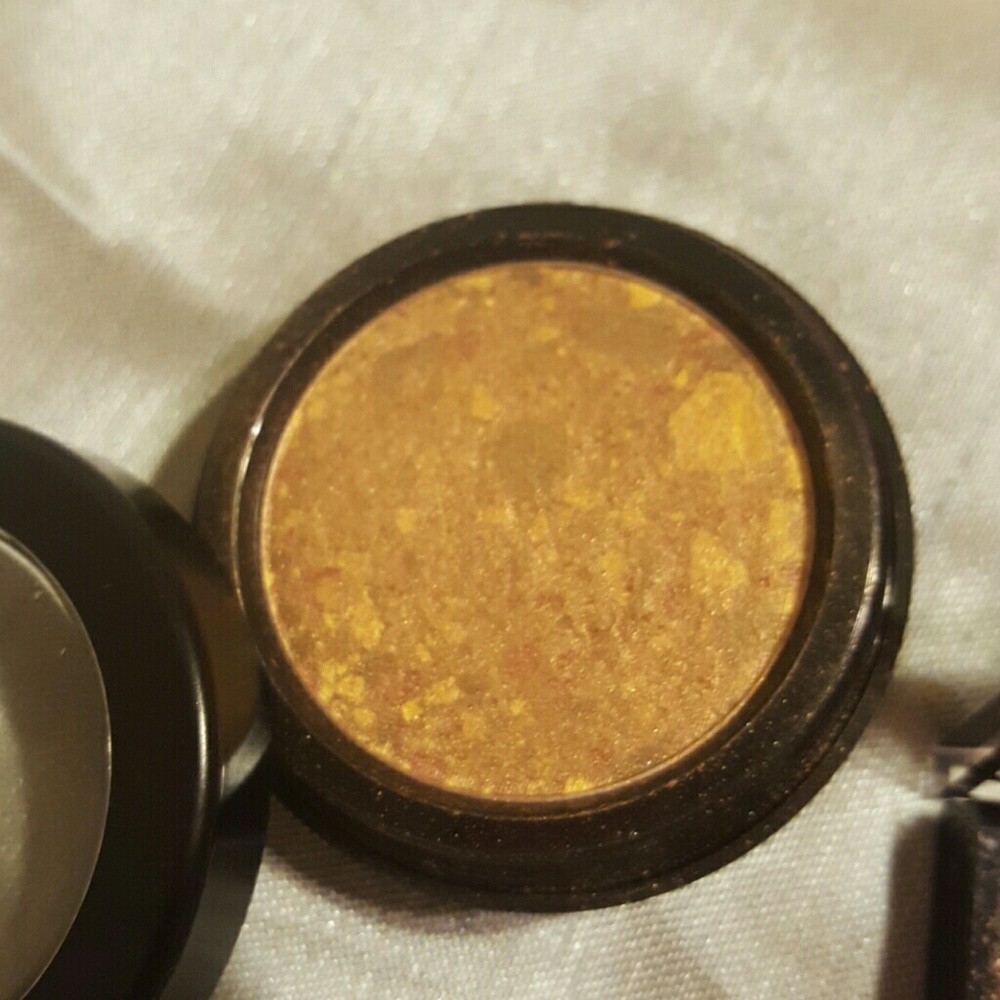 Assorted Eyeshadow bundle - Picture 4 of 5