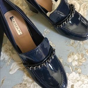 TAHARI TA-LOREN PREPPY NAVY HEELED loafers NEW 7.5