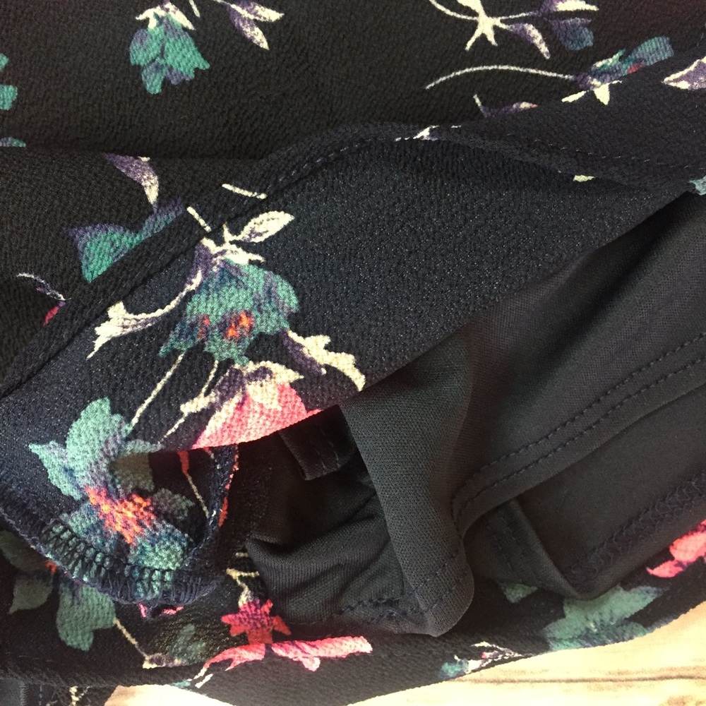 SALE Last one!!! Small Black floral romper - Picture 4 of 8