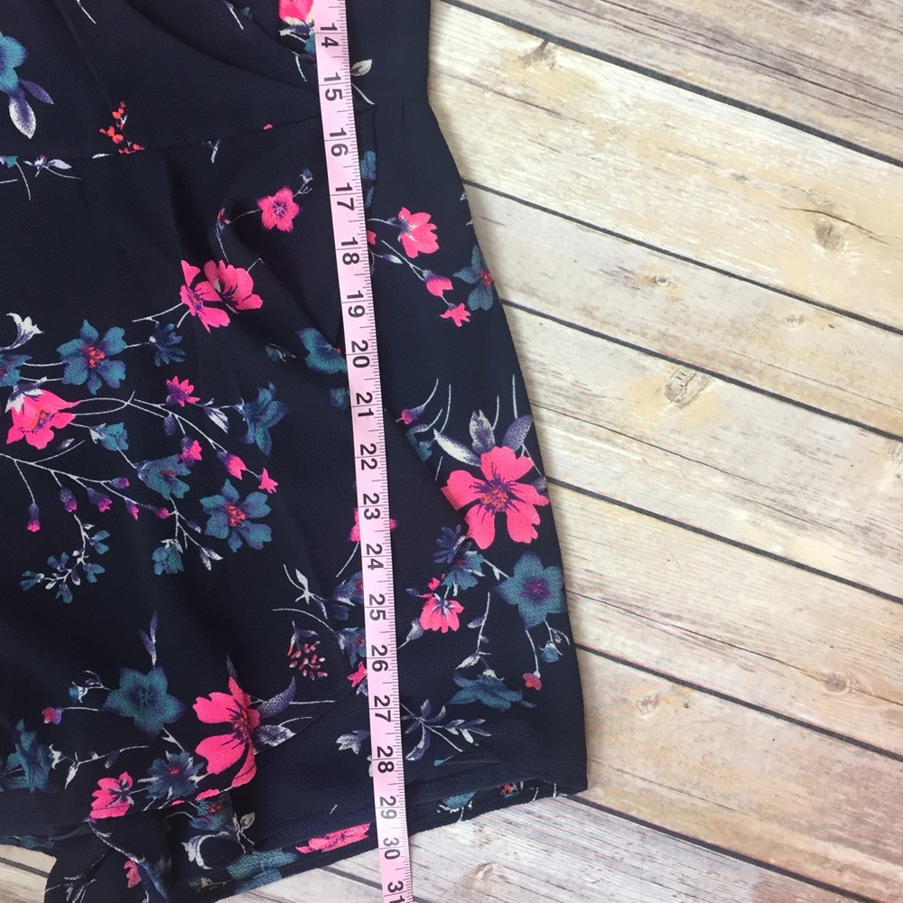 SALE Last one!!! Small Black floral romper - Picture 7 of 8
