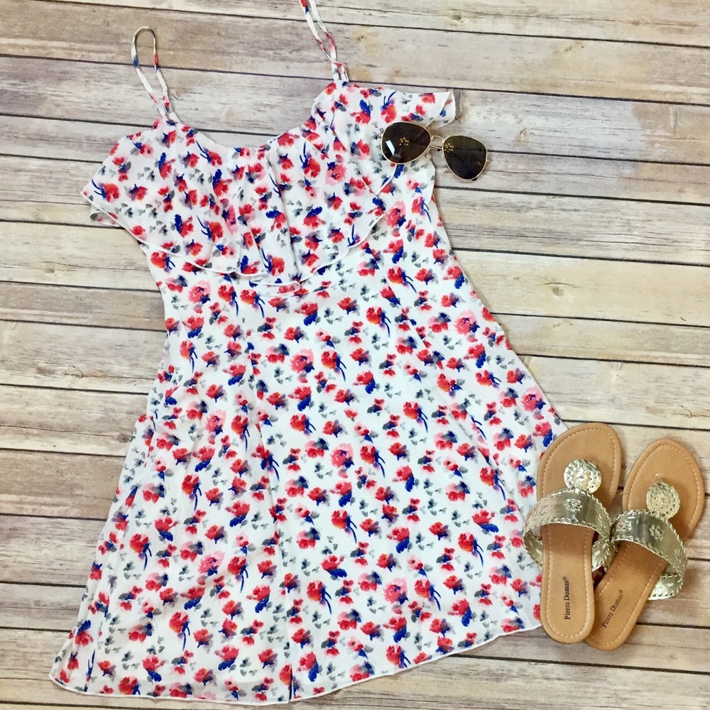 Last 1! SMALL Flirty floral sundress - Picture 2 of 8
