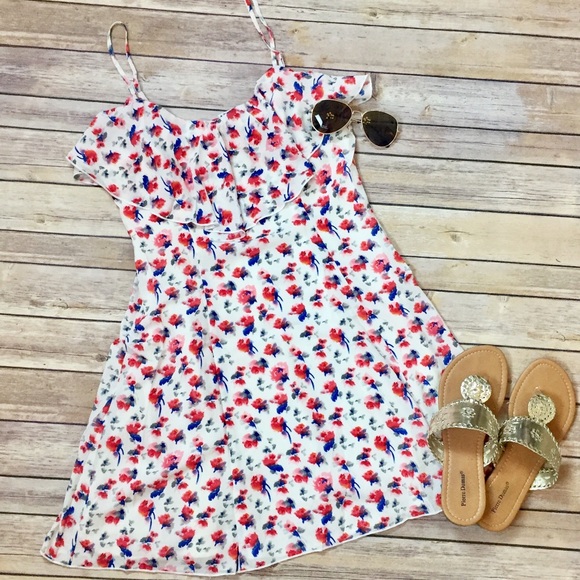 Last 1! SMALL Flirty floral sundress - Picture 2 of 8