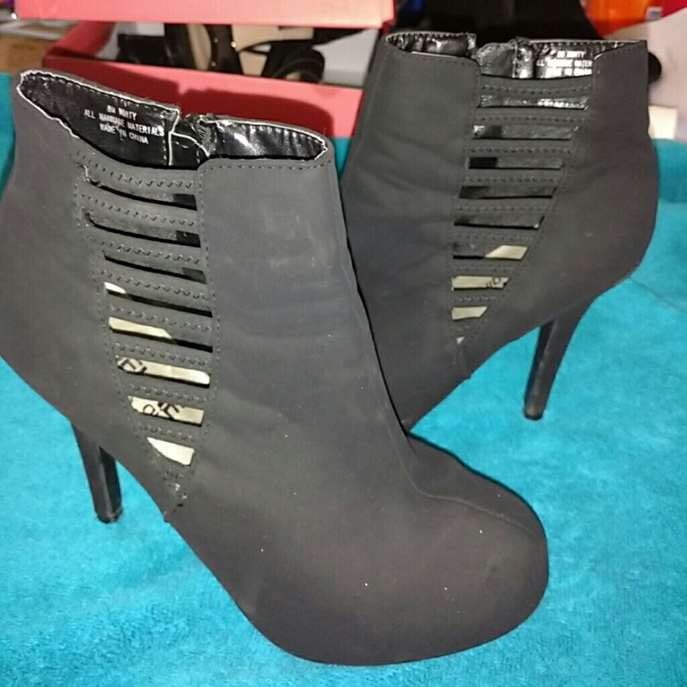 Boots - Picture 2 of 4