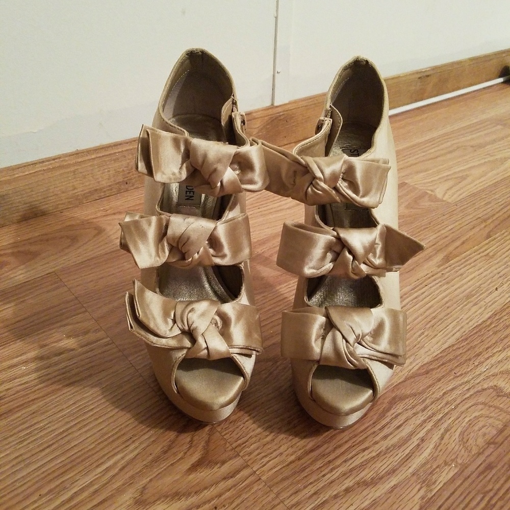 Steve Madden Nude Satin Gold bottom stilettos