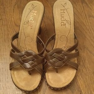 Mudd Famous brown sandals