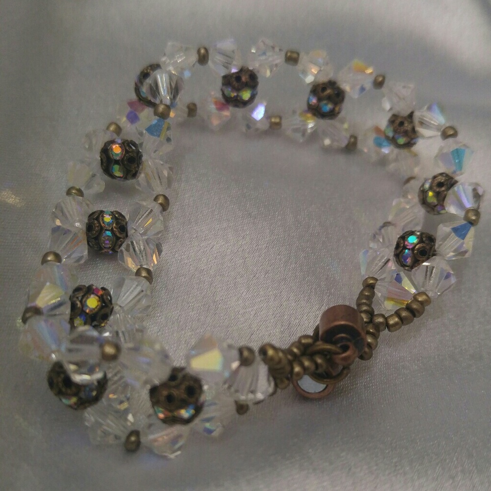 The crystal ball hand made bracelet