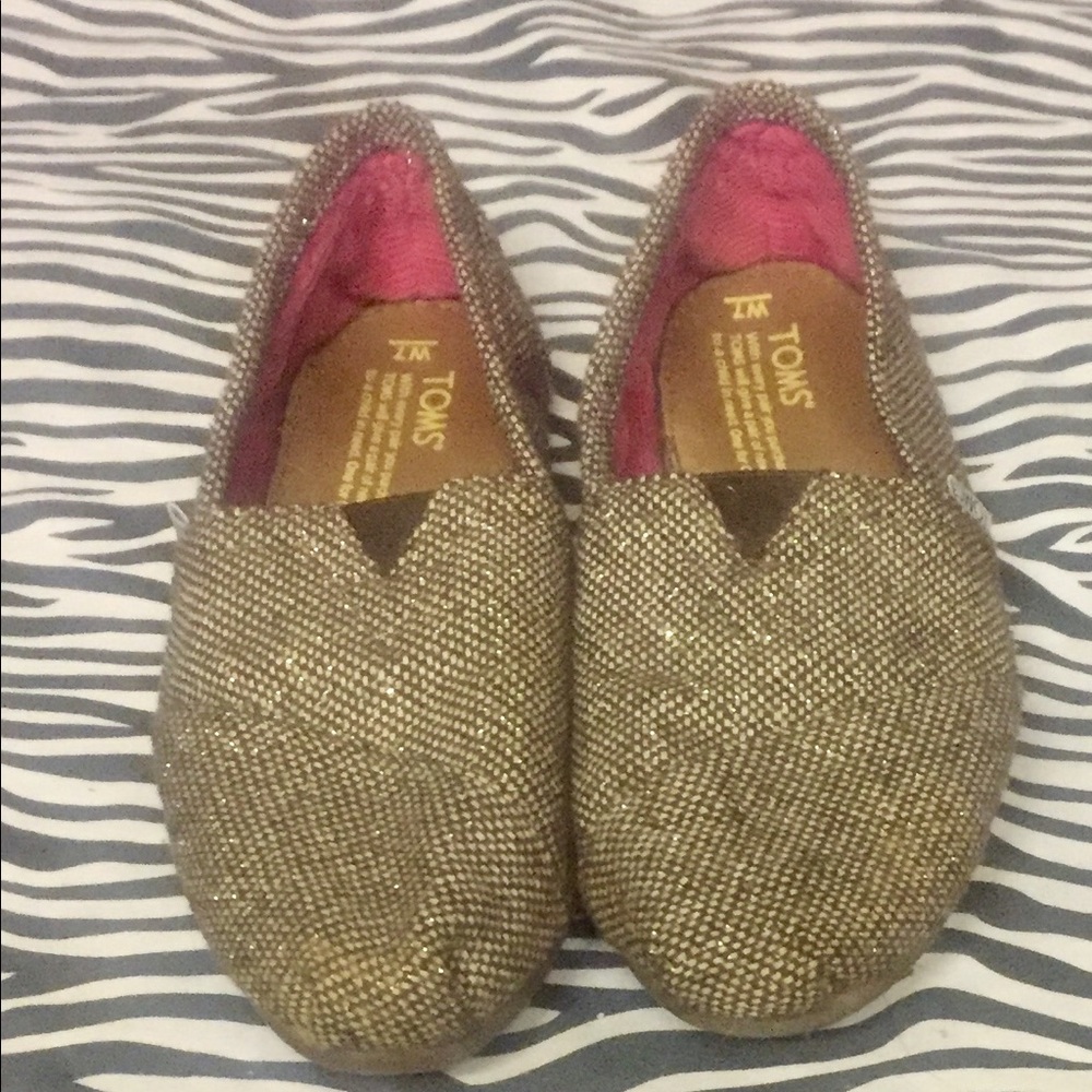 Toms W7 Tan Canvas Casual Slip On Shoes.