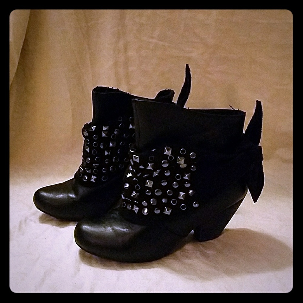 Outlaw Booties!