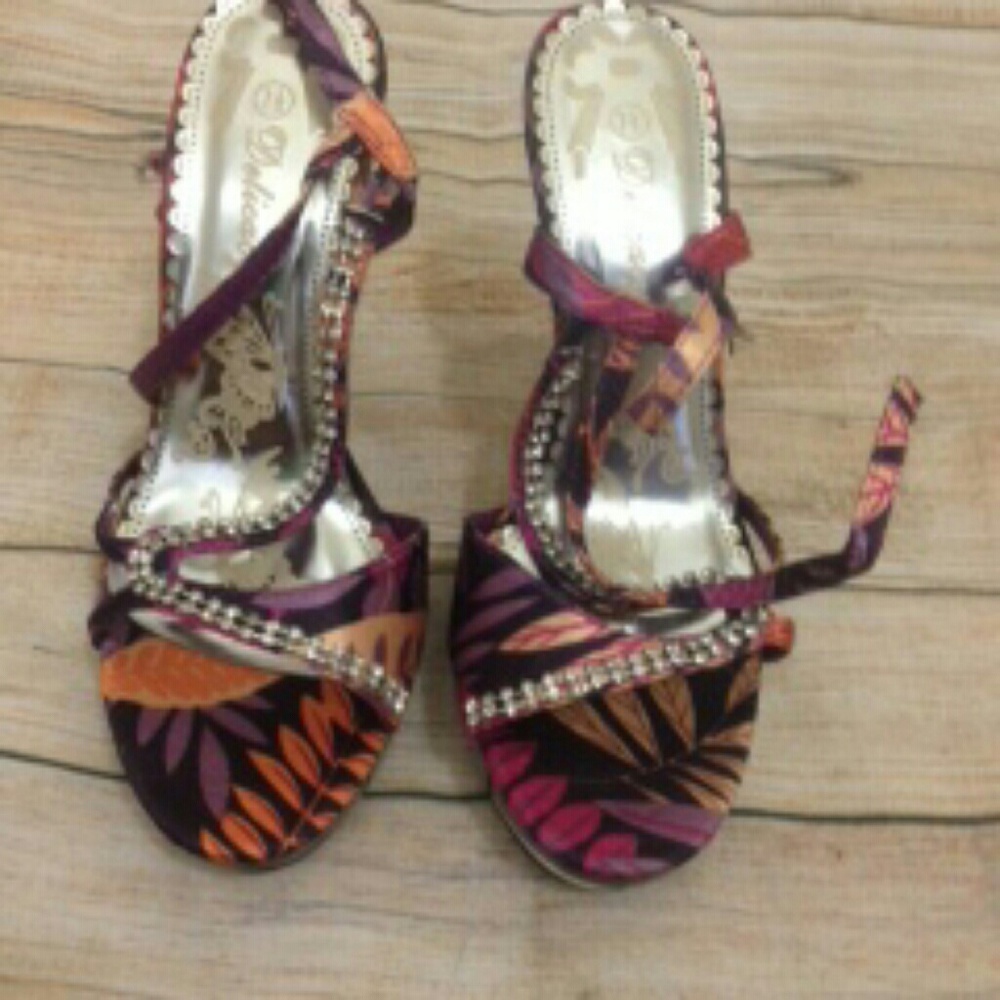 Printed leaf shoes
