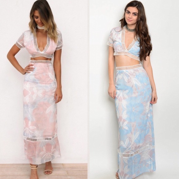 ๐CLEARANCE๐ Blue Two Piece Floral Maxi Skirt Set - Picture 2 of 4