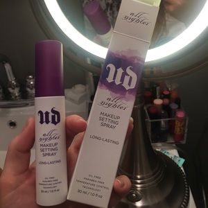 Makeup setting spray