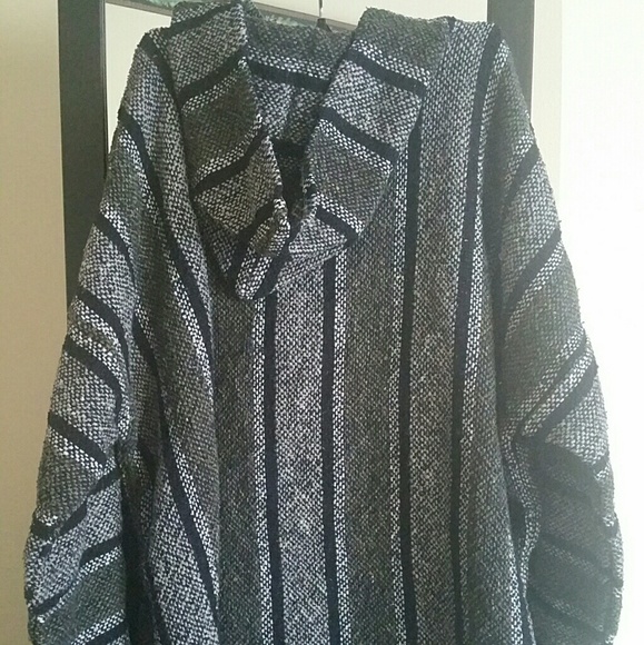 90's Vintage Mexican Baja Hoodie - Picture 3 of 4