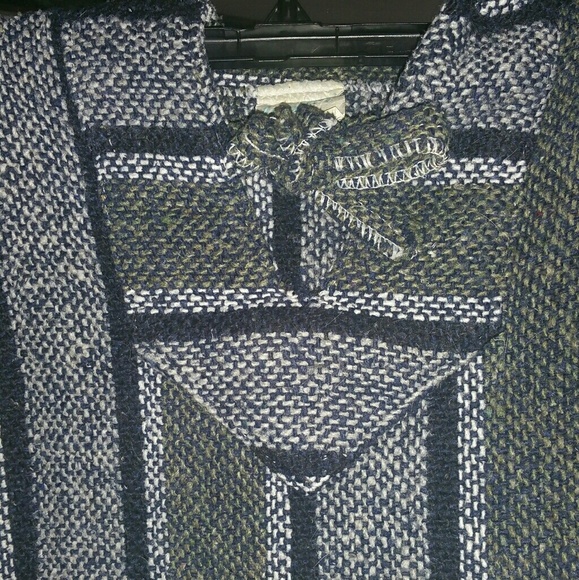 90's Vintage Mexican Baja Hoodie - Picture 4 of 4