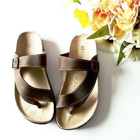 White Mountain Shoes -  NWOT! Chocolate White Mountain Thongs