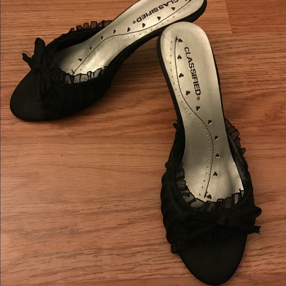 💕Very cute sassy black mules size 6💕