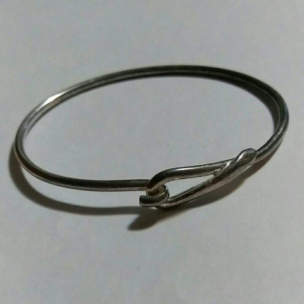 Vintage signed sterling silver bangle bracelet?