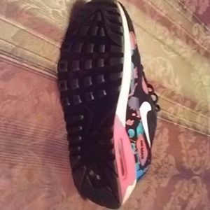 Ladies size 6.5 airmax
