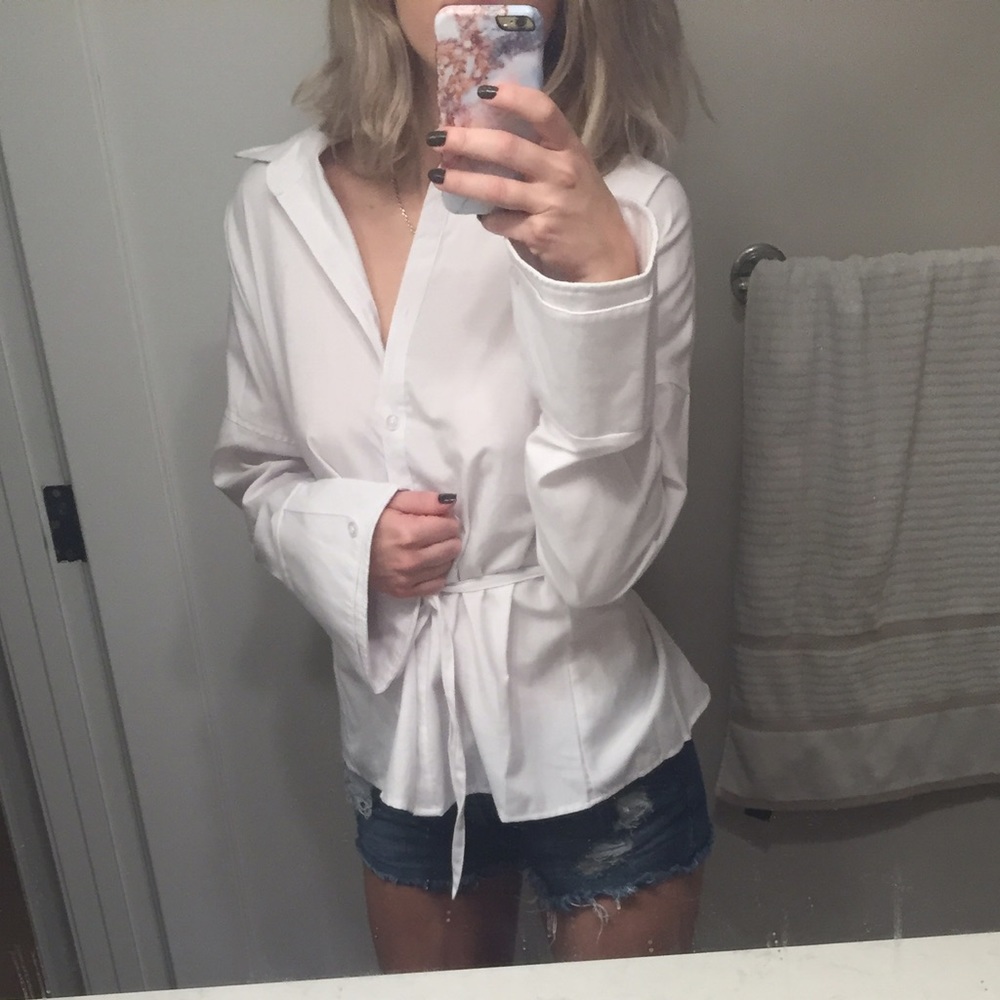 White bell sleeve button down top! Split back!