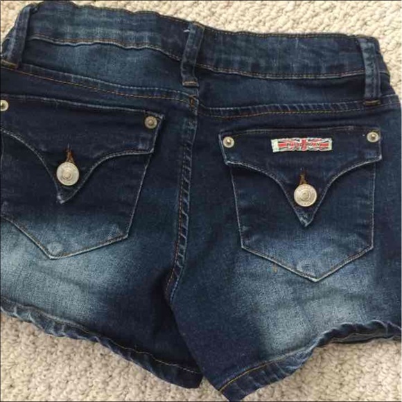 Girls NWOT distressed denim shorts size 12 - Picture 3 of 4