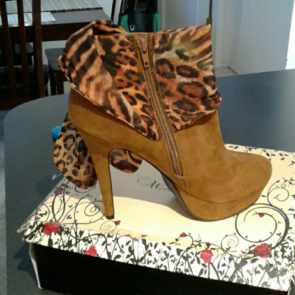 Suede boot - Picture 2 of 3