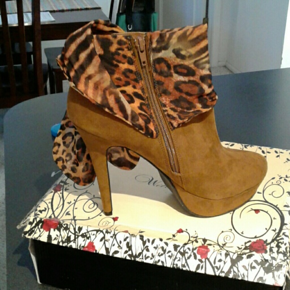 Suede boot - Picture 2 of 3