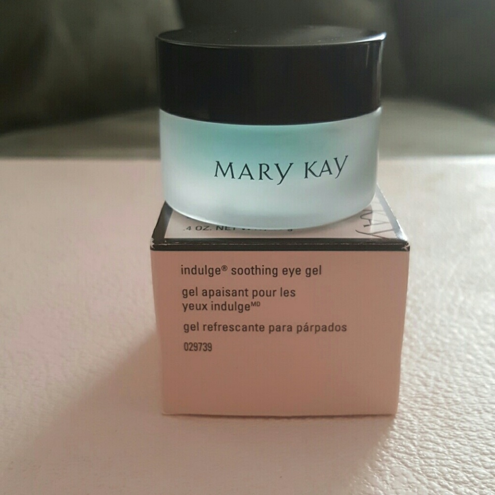 Indulge soothing eye gel