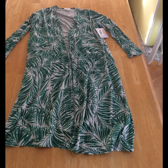 Tops - Lularoe Sarah in palm print