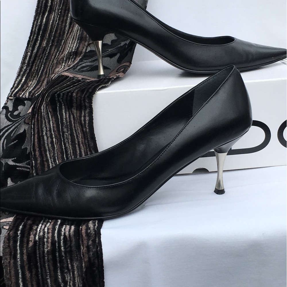Aldo Black Leather Pump w/Silver heels!!
