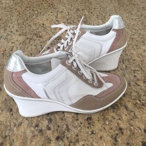 Wedge tennis shoes