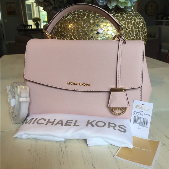 **SOLD** on Ⓜ️ Michael Kors Ava Medium Blossom - Picture 2 of 6