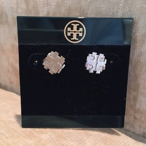 Tory Burch Logo Stud Earring (Silver)