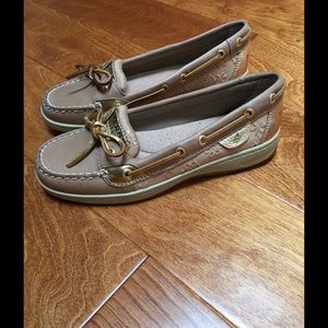 Gold Flower Sperrys size 6 NWOT Gorgeous